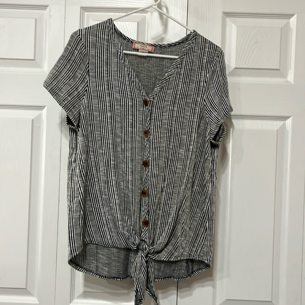 C’est La Vie blouse size large
